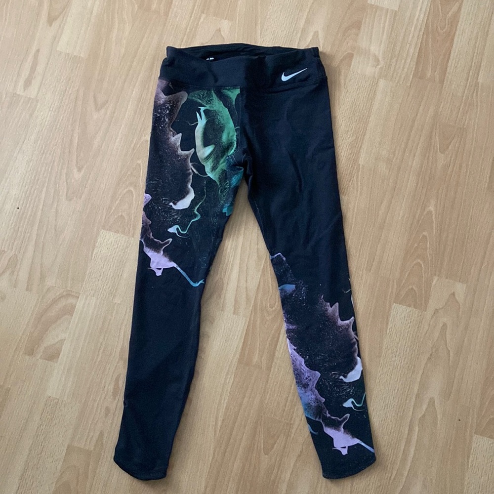 Black Nike leggings